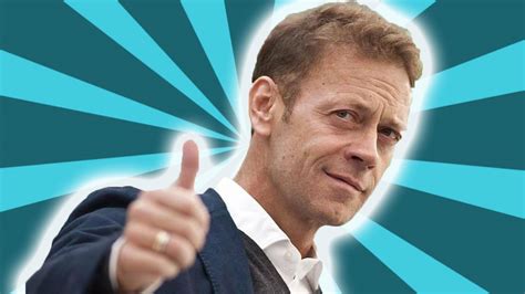 rocco siffredi interpreta la pubblicità della celebre patatina chips